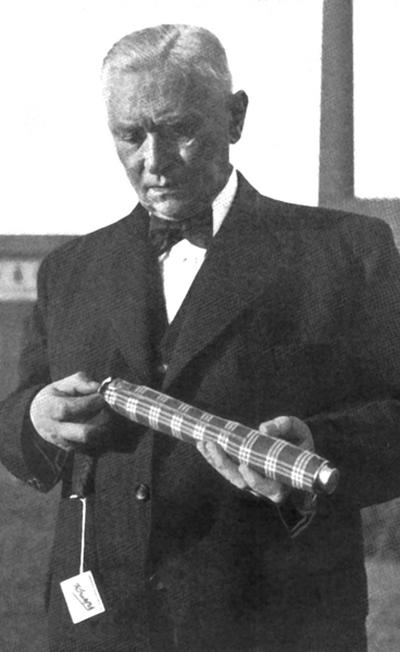 L'inventeur du parapluie pliable L'inventeur du parapluie pliable